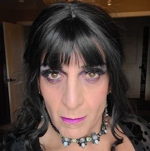 Meet your Posher, Selena